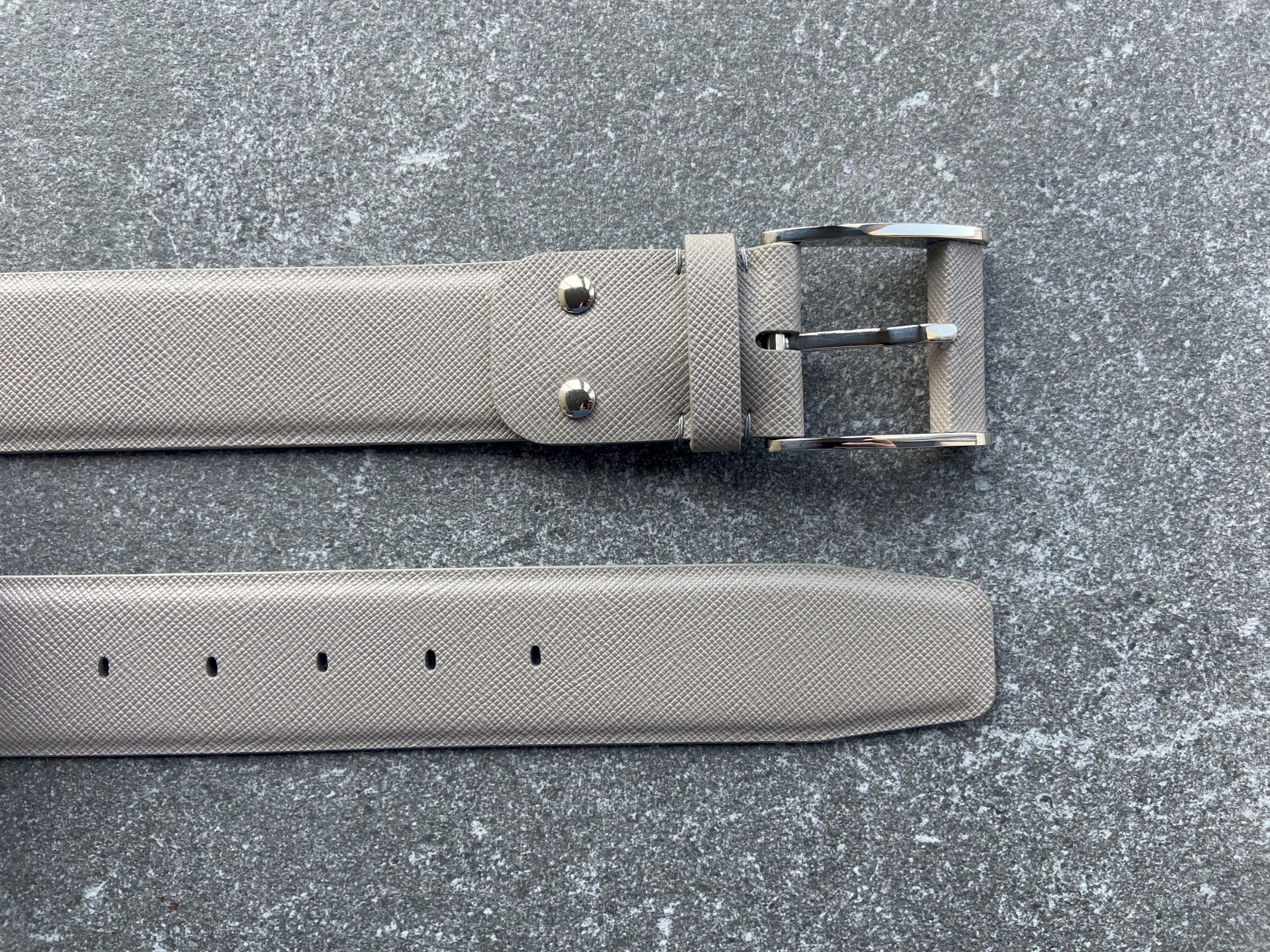 Grey belt in Saffiano calfskin, width 40mm