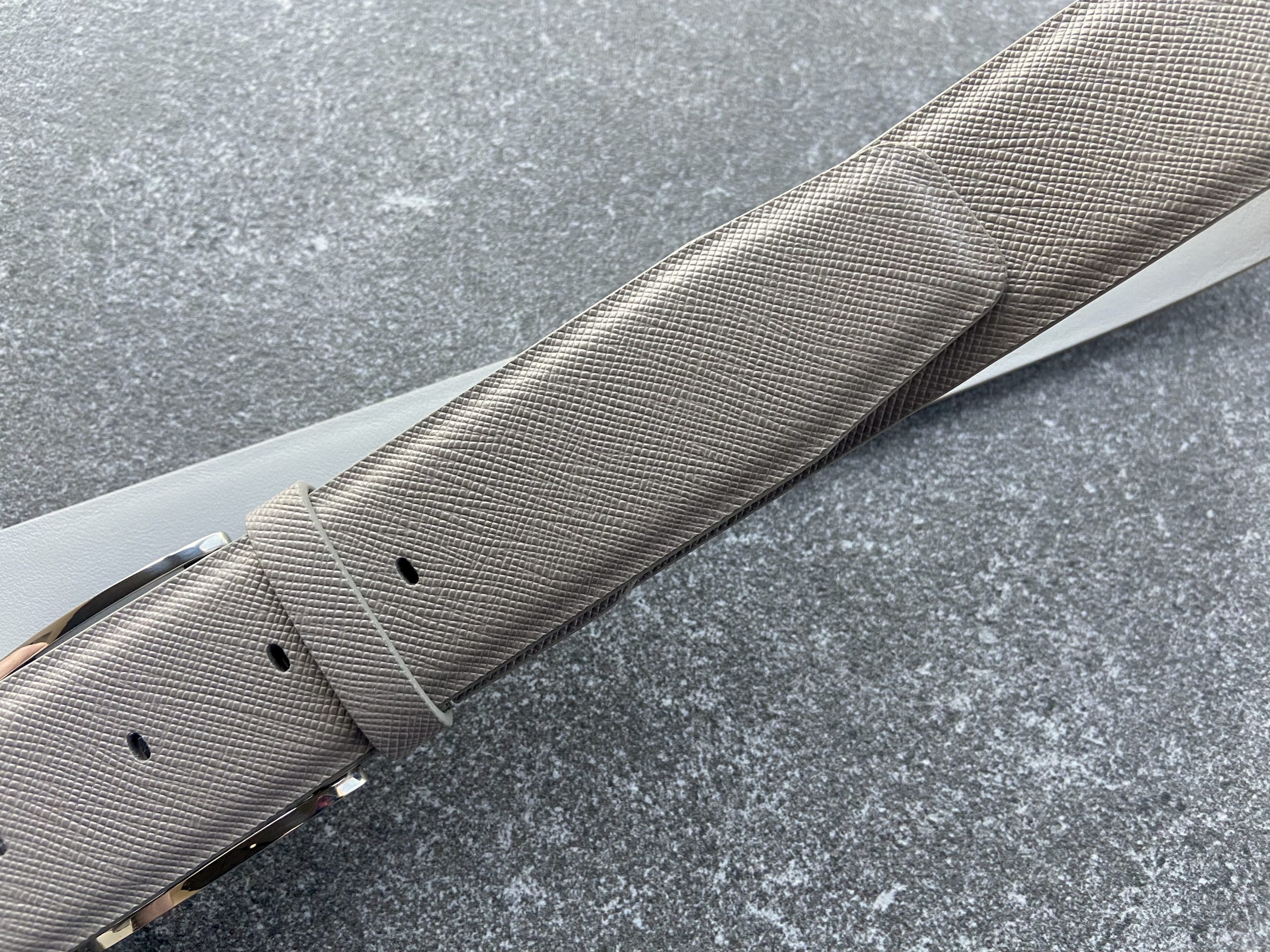 Grey belt in Saffiano calfskin, width 40mm