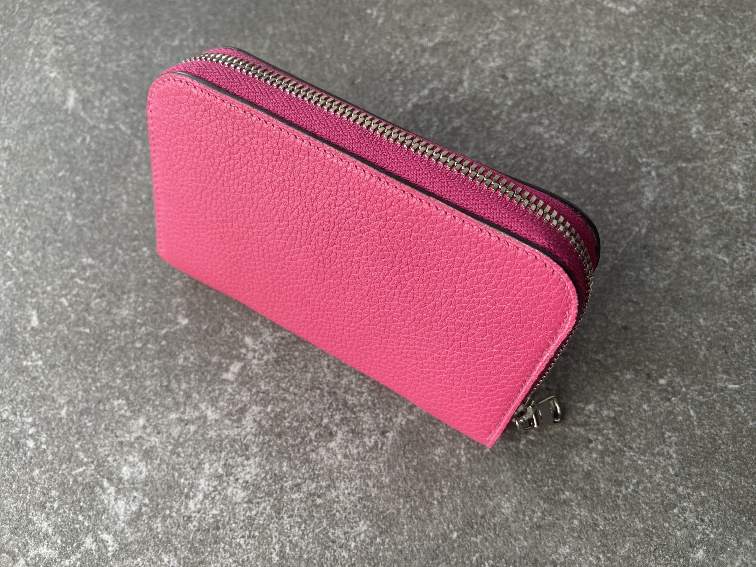 Wallet with circular zip closure