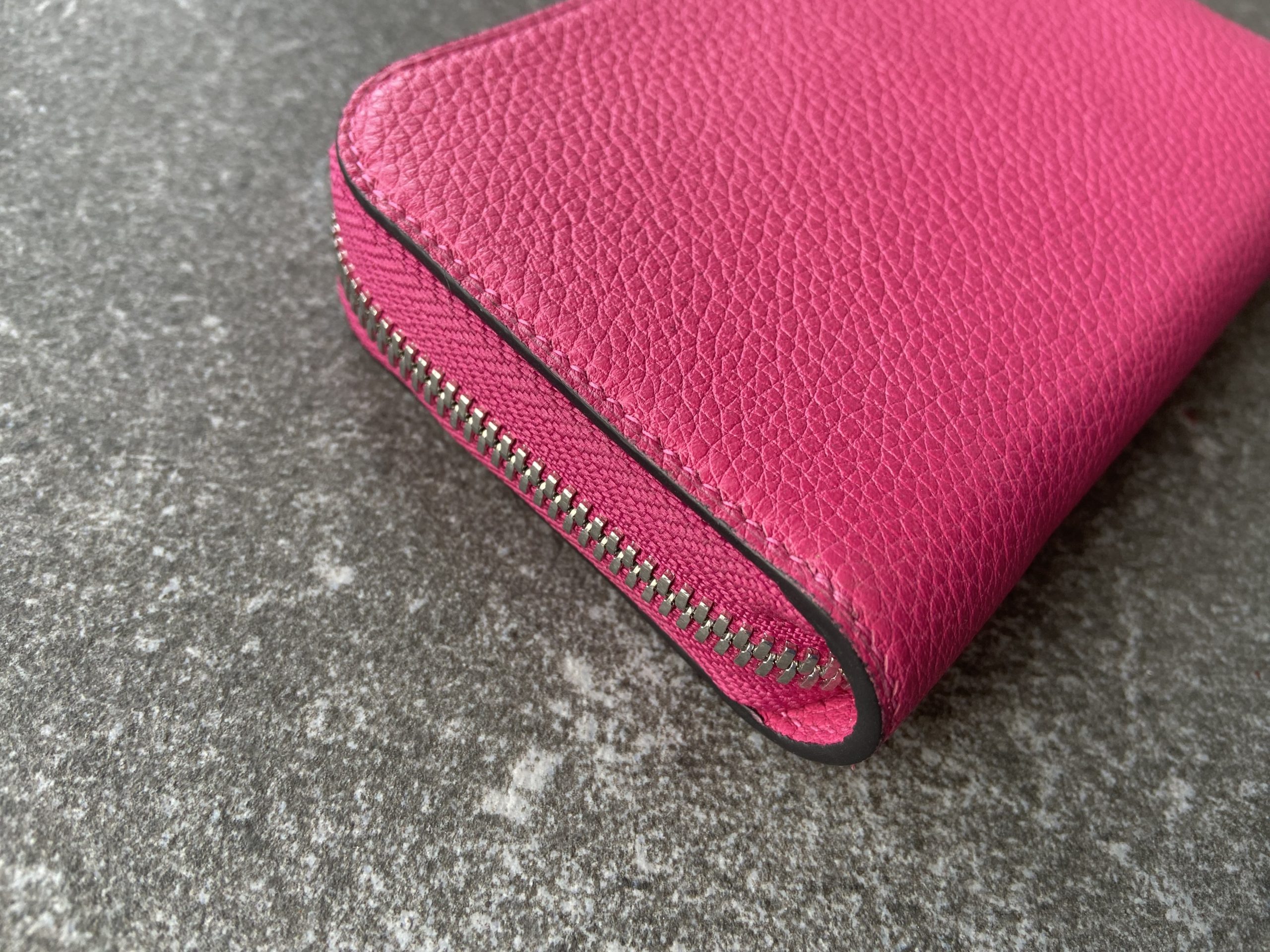 Wallet with circular zip closure