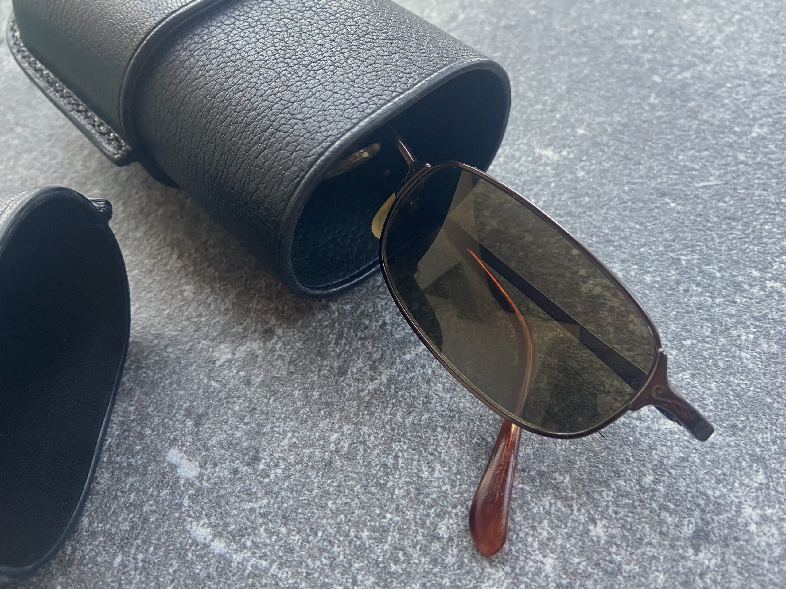 Case for glasses made of genuine leather