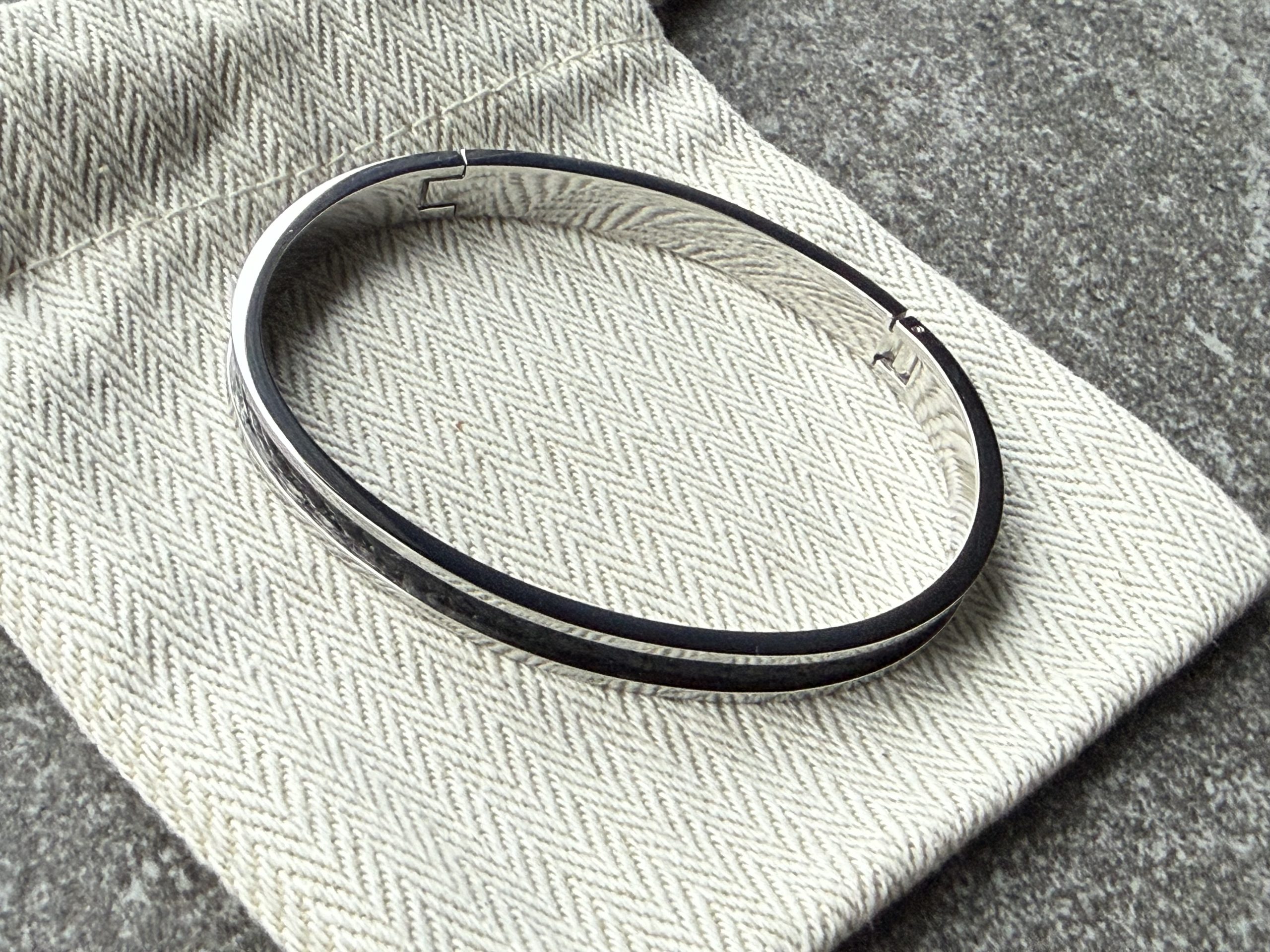 Stainless Steel Clic Bracelet with Obsidian Scale Line Leather Inlay - Image 3